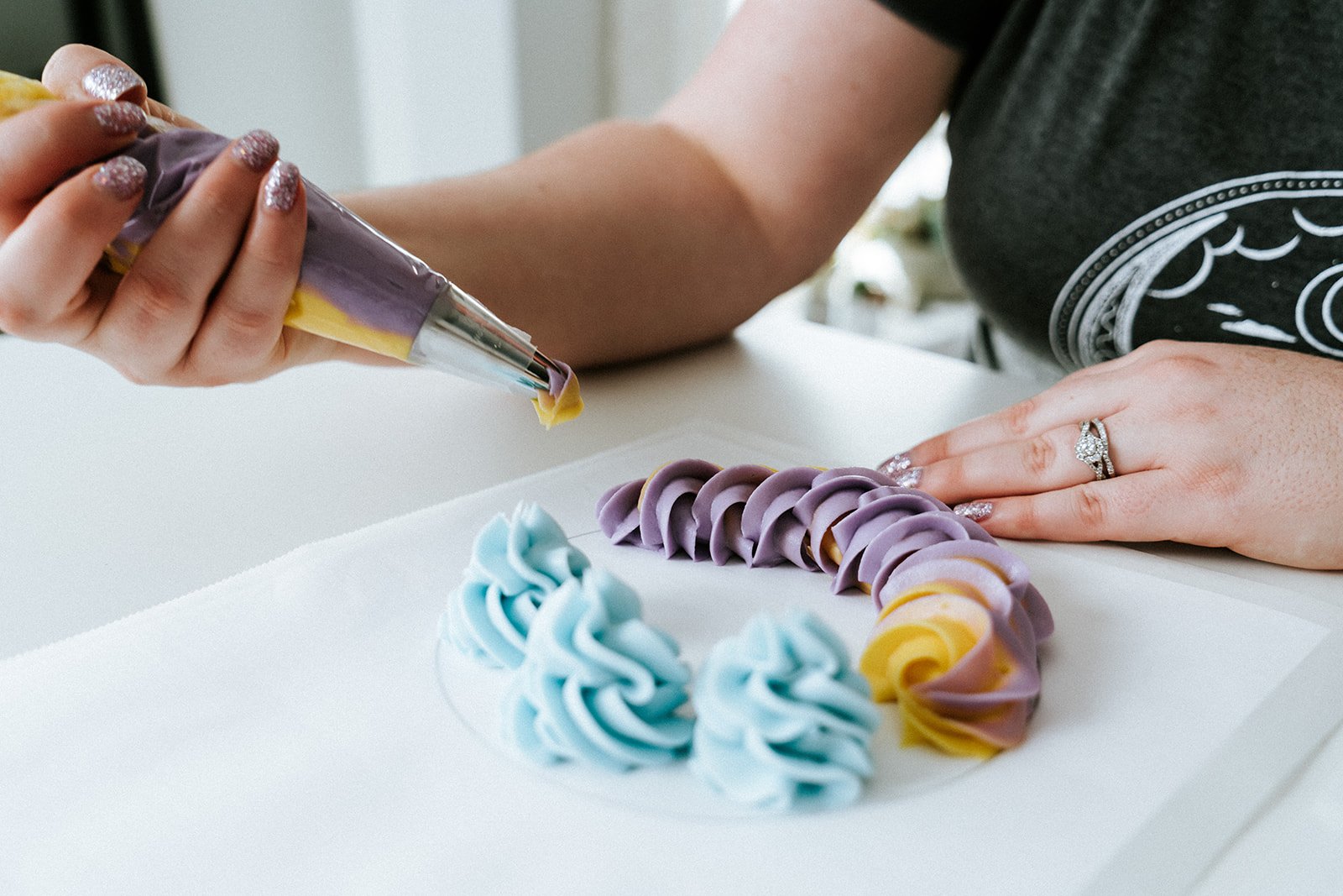 Learn to Create & Decorate Cakes with The Icing Artist Course